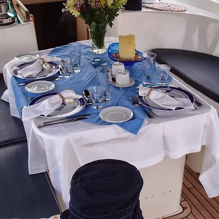 Hotel na wodzie Luxury Sailing Yacht Sofia Star 1