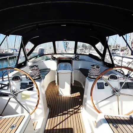 Hotel na wodzie Luxury Sailing Yacht Sofia Star 1 Tourlos