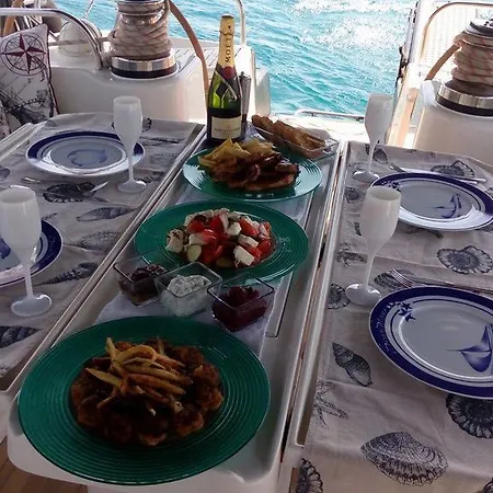 Hotel na wodzie Luxury Sailing Yacht Sofia Star 1 Tourlos